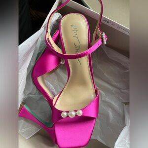 Betsey Johnson Fuchsia Heels with Pearl Accents 8.5 size